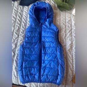 Boys blue puffer vest, size 120 6/7